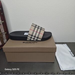 Burberry Mens/Womens Slides Size M8, W9.5 Brand New with
